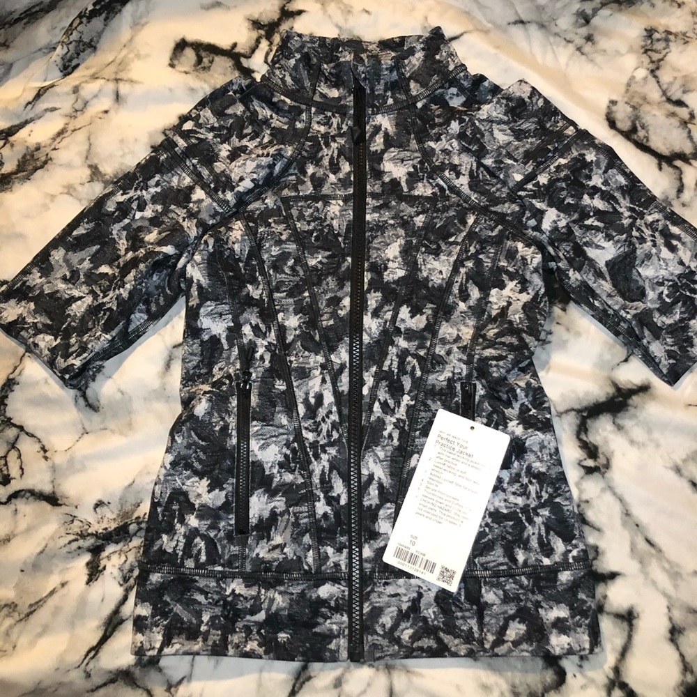 Ivivva by Lululemon Black And Gray Fitted Jacket